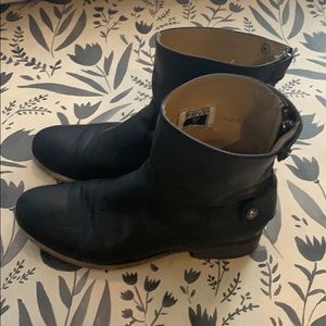 Frye Melissa Zippered ankle boots